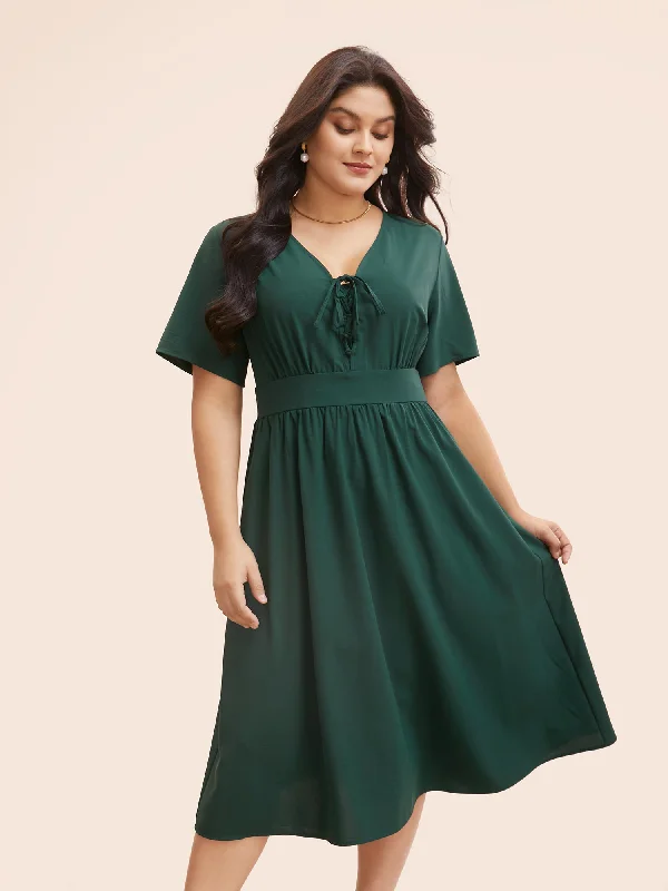 Luxury Fashion Solid V Neck Lace Up Shirred Dress