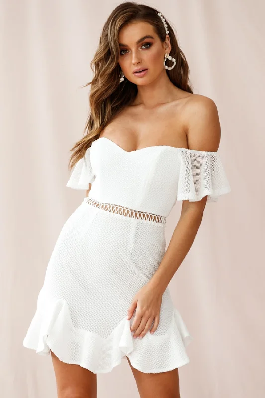 Online Boutiques Chi Chi Sweetheart Neckline Off-Shoulder Dress White