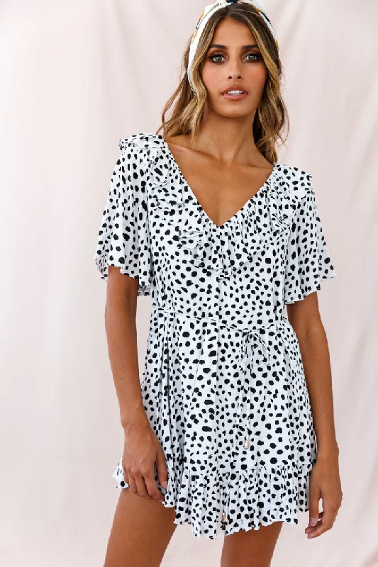Women's Vintage-Inspired Outfit Piper V-Back String Tie Dress White