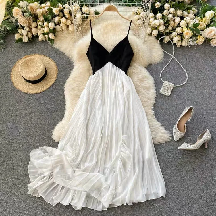 Women's Outerwear for All Weather Conditions Holiday Dress, contrasting color splicing, pleated dress, halter beach dress Women's Outerwear for All Weather Conditions Holiday Dress, contrasting color splicing, pleated dress, halter beach dress