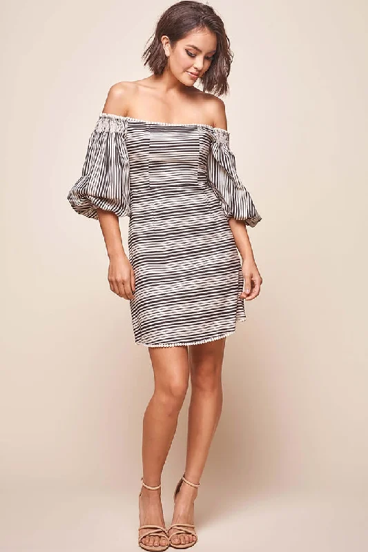 Women's Street Style Casual Wear Antoinette Off-Shoulder Puff Sleeve Dress Black
