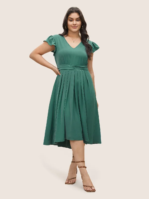 Women's High Street Fashion Anti-Wrinkle Solid Ruched Flutter Trim Pleated Dress