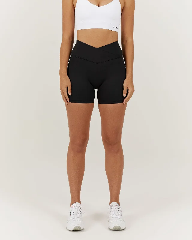 BALANCE LIVE SHORTS - BLACK