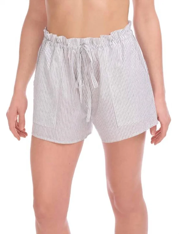 Unbeatable Deals On Breathable Yoga Apparel Cotton Voile Pleated Short In Black & White Unbeatable Deals On Breathable Yoga Apparel Cotton Voile Pleated Short In Black & White